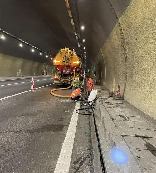 西盟隧道排水渠清淤